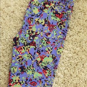 Tall and curvy LulaRoe leggings